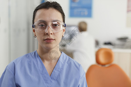 特写在肿瘤治疗中工作的口腔病学护士的关卡背景图片