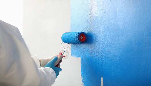 蓝色画涂画用蓝彩油漆墙覆盖的刷刷工具背景