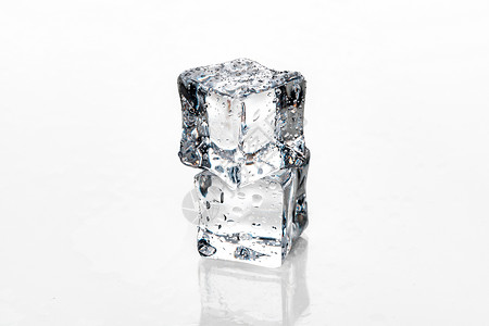 白色背景上的冰块积木水晶冻结液体冰镇团体正方形玻璃呼吸小路图片