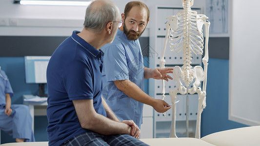 人体骨骼脊髓结扎系统解释的心血管病专家背景图片
