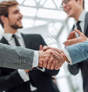 生意伙伴 自信握手的握手问候语手势合作职员人士会议交易男性欢迎力量图片
