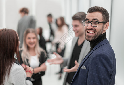 有办公室背景的生意人很能干啊微笑成功工作成人男人老板工人职员经理合作图片