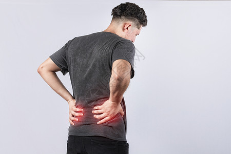 退缩有脊柱问题的人 孤立背景下有背部问题的人 腰椎问题概念 背痛的酸痛人卫生保健挫折压力痛苦疼痛治疗物理成人身体背景