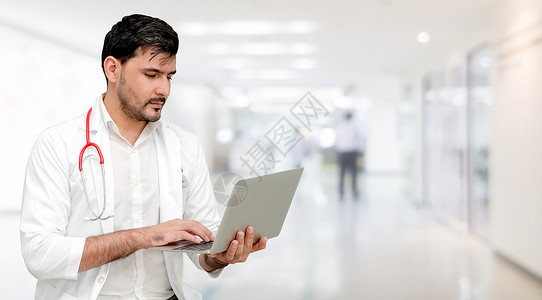 医生在医院使用笔记本电脑横幅保险实验室保健桌子诊断电话工人技术触摸屏背景图片