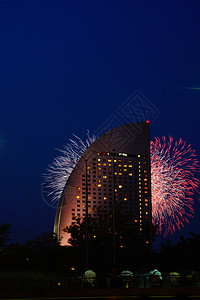 洲际酒店和烟火夜空建筑摩天大楼花瓣酒店景观图片焰火街景夜景背景图片
