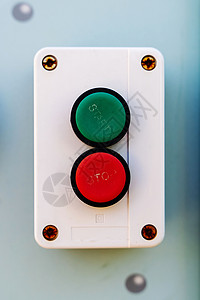 启动和特写设备所用的绿按钮和红绿按钮公用事业界面红色塑料工业电气安慰电子控制板植物背景