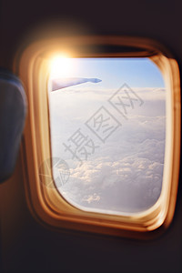 真实飞机在银翼上飞过空中 从飞机窗口拍到风景的镜头运输太阳空气阳光休息裁剪自由航空客机天空背景