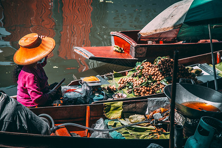 该死的萨杜克泰国拉恰布里省在期间生产运河水果蔬菜商业旅行食物香蕉女士运输背景