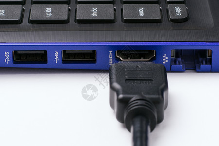 使用HDMI电缆进行监视电脑键盘力量接口耳机技术硬件笔记本插座工具图片