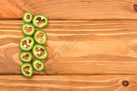 切片绿胡椒绿色香料桌子辣椒烹饪饮食蔬菜红辣椒寒冷食物图片