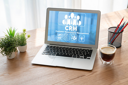 数据库管理系统用于 CRM 业务的现代计算机上的客户关系管理系统产品解决方案男人销售量经理办公室市场服务招聘客户背景