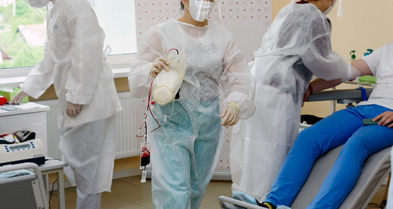 外科针捐血者用手握着一个弹珠球献血测试病人注射器志愿者男人女士药品实验室科学卫生背景