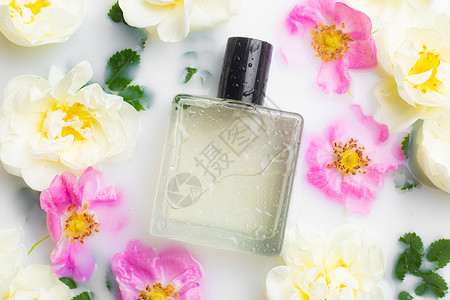 有花的香水瓶 香精的选择 美容 化妆品 一篇关于香水的文章玻璃玫瑰瓶子温泉芳香药品产品香气香味女性背景图片