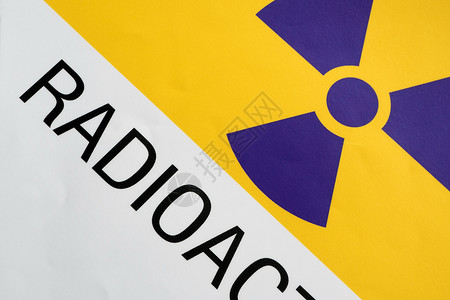 黄色标志将辐射危险符号电离化为背景材料标志警报标签图标放射性安全物流环境运输背景