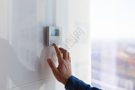 温度计按钮素材公寓和办公室的空调和供暖控制板位于白墙上 a 办公用加热家庭温度展示温度计环境控制器控制调节器活力背景