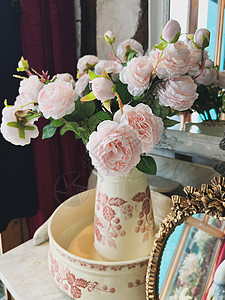 厄尔多尔玫瑰布多尔风格的粉红玫瑰花瓶背景