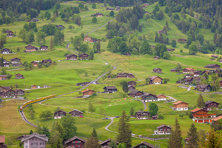 格林德瓦火车下到瑞士林德尔瓦尔德 斯威士海沟地貌背景