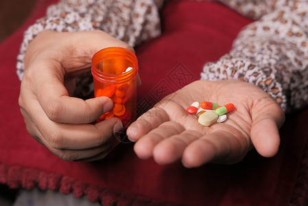 近身的女用手吃药卫生保健止痛药药品药物治疗图片
