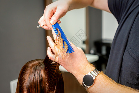 手剪湿女性头发理发理发师女士摄影成人治疗店铺发型商业梳妆台图片