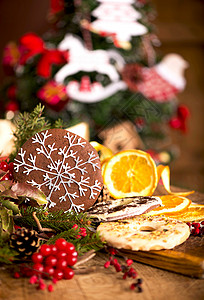 圣诞免费上面的旧木板桌上装饰了用到的成份和装饰品 农村厨房布局有免费文字空间面包糕点烘烤红色甜点饼干桌子蛋糕面粉食谱背景