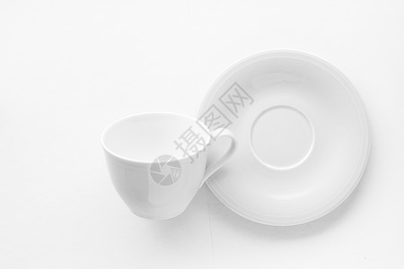 白色背景上的空杯子和碟片模型 平板店铺品牌餐厅飞碟假期产品生活餐具购物方式背景图片