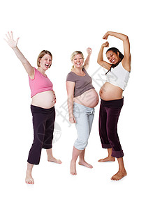 一群孕妇多样性 快乐和孕妇在白色工作室背景下为母亲幸福地微笑 一群女性朋友在怀孕期间兴奋在一起成为母亲和分娩的肖像背景