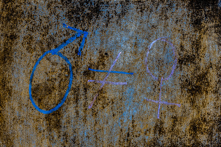 玛尔斯标志不等于在墙壁上画的文努斯符号 特写镜头男生艺术离婚粉笔平衡差距双性恋女孩性别黑板背景