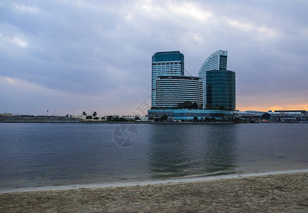 迪拜市和洲际酒店的景象 上午清晨 迪拜 阿联酋外门访问射线天空酒店摩天大楼建筑学假期场景支撑风暴背景