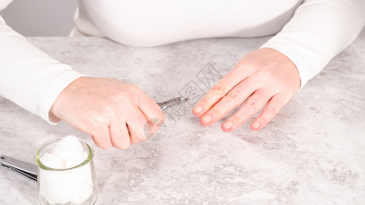 在家修指甲女士女性手工皮肤护理保养手指治疗背景图片