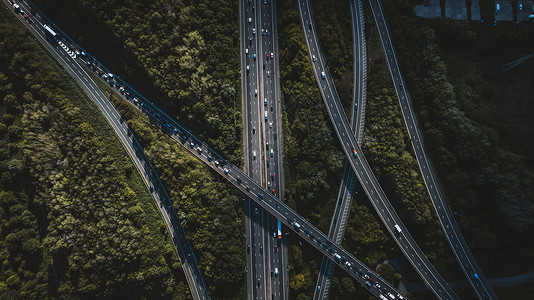 繁忙的高速公路空中视图救护车警察车辆速度送货运输商品车道发动机交通图片