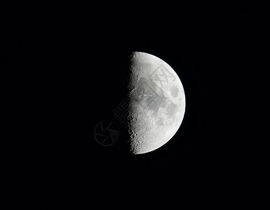高品质的月亮照片 黑夜天空背景上有弹坑 天文学学背景