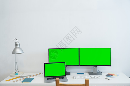 绿屏监视器站在办公桌-个人计算模型 (掌声)背景图片