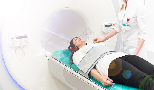 医院的精密核磁共振扫描仪疾病谐振x光病人扫描器扫描考试机器诊断医生图片