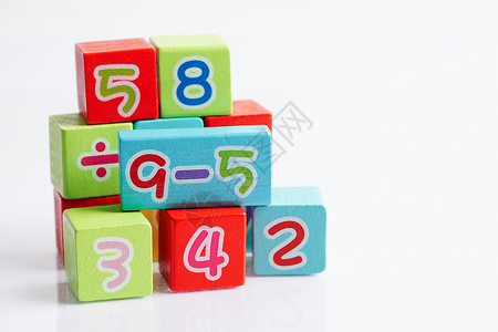 用于学习数学 教育数学概念的数字木块立方体孩子们知识乐趣玩具学校字母计算公式骰子数数背景