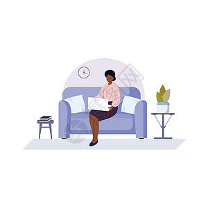 远程运营插画一位非裔美国妇女正坐在沙发上在电脑上打字 一个黑人女孩在家里用笔记本电脑工作 自由职业 在家工作和在线学习的概念 矢量平面插画背景