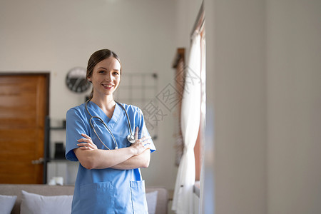 办公室有自信的女医生 保健概念服务技术女性职业诊所微笑咨询成人医学护士图片