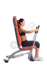 使用液压锻炼机的褐色年轻女子背景图片
