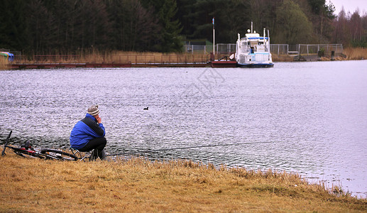 钓鱼人运动秋天秋季假期太阳渔夫池塘活动铸件支撑旅行淡水爱好图片