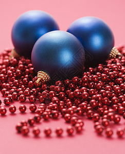 圣诞装饰品 季节 习俗和庆祝活动 静物 圣诞节 蓝色的 珠子背景图片