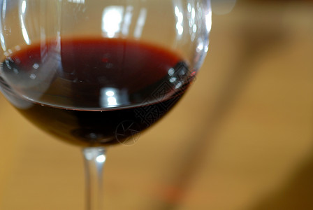 一杯红酒 喝 饮料 红色的 酒精 玻璃背景图片