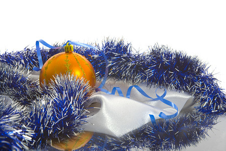 圣诞节装饰 金子 磁带 装饰品 假期 丝带 礼物 白色的 球背景图片