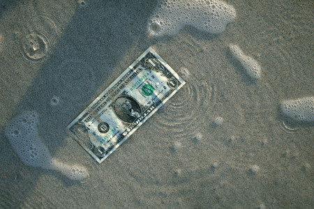 水中美元背景图片