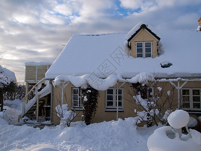寒冬美丽的乡村住宅家园 建造 冰 户外 冬天 天空背景图片