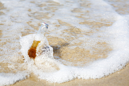 海滩上的啤酒 假期 金子 液体 派对 酒吧 支撑背景图片