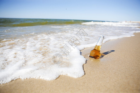 海滩上的啤酒 蓝色的 醉 气泡 假期 俱乐部 海滨背景图片