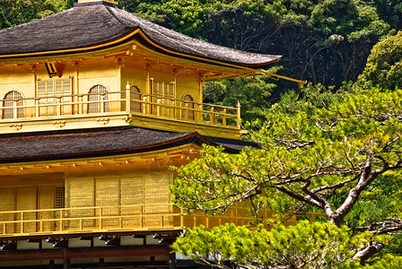 在日本京都的金阁寺附近高清图片