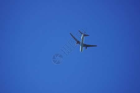 飞机和蓝天空 天气 金属 大气的 车辆 翅膀背景图片