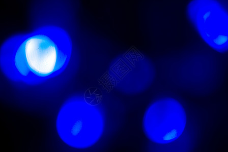 闪亮的蓝色灯光 微光 黑暗的 照明 假期 火花 辉光背景图片