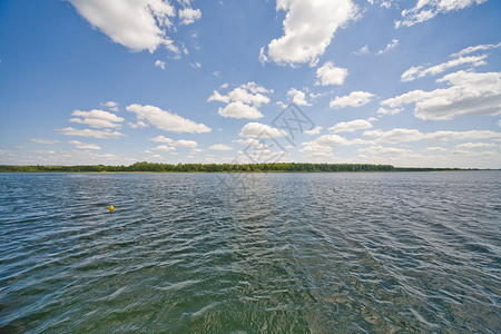 湖湖景观 爱好 户外 太阳 休闲的 乐趣 帆 反射 娱乐图片