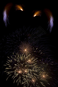 烟花 自由 快乐的 火 喜庆的 火箭 庆典 展示 黑色的背景图片